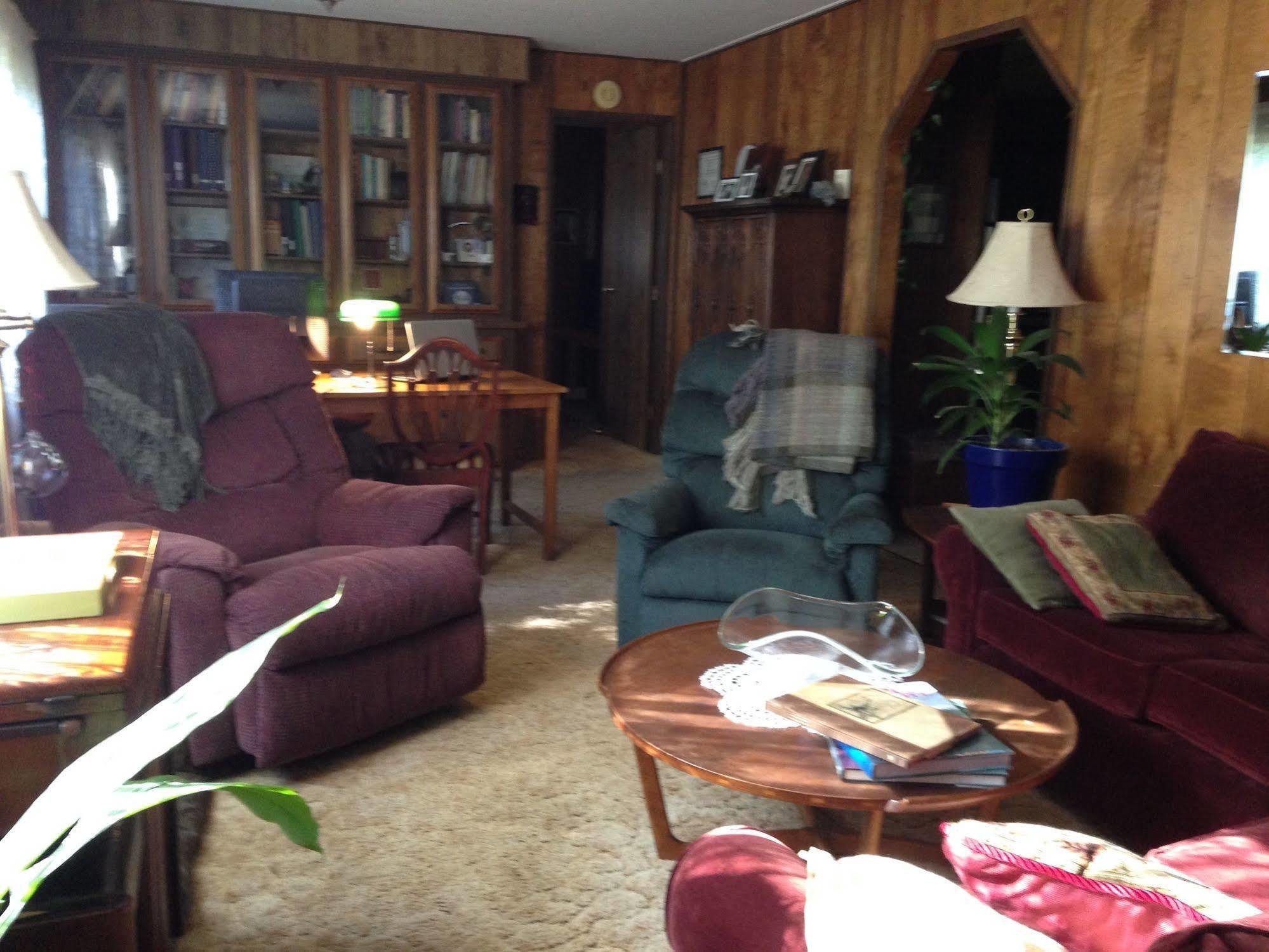 Bed and Breakfast Backyard Garden Oasis Middletown Exterior foto